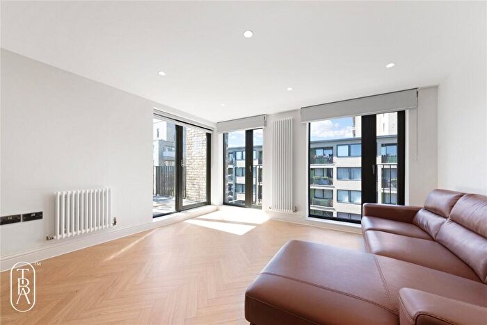 2 Bedroom Apartment To Rent In Pier Street, London, E14