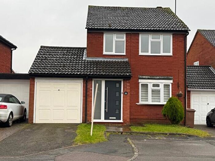 3 Bedroom Semi-Detached House To Rent In Blakeney Drive, Luton, Bedfordshire, LU2