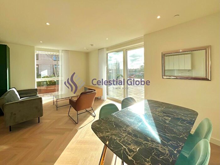 3 Bedroom Flat To Rent In Henshaw Parade, Henshaw Parade, London, NW9