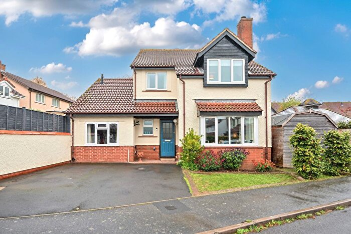 6 Bedroom Detached House For Sale In Bradford Close, Taunton, TA1