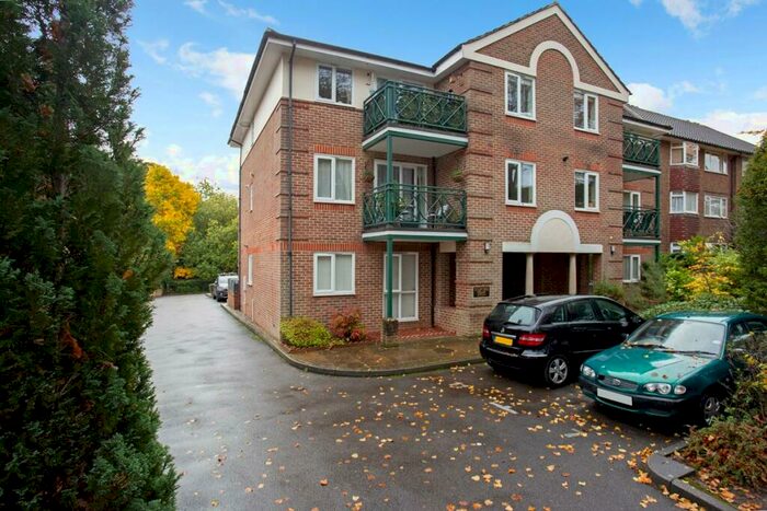 2 Bedroom Flat To Rent In Tulip Tree Court, The Crescent, SM2