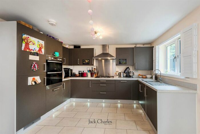 4 Bedroom Property To Rent In Redbud Road, Tonbridge, TN9