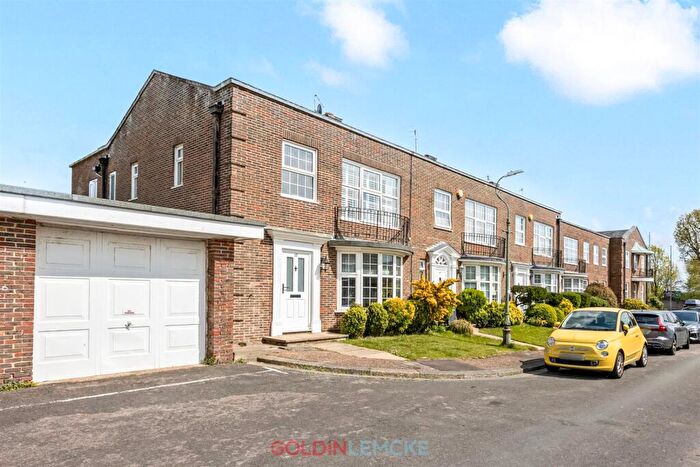 4 Bedroom End Of Terrace House For Sale In Kestrel Close, Hove, BN3