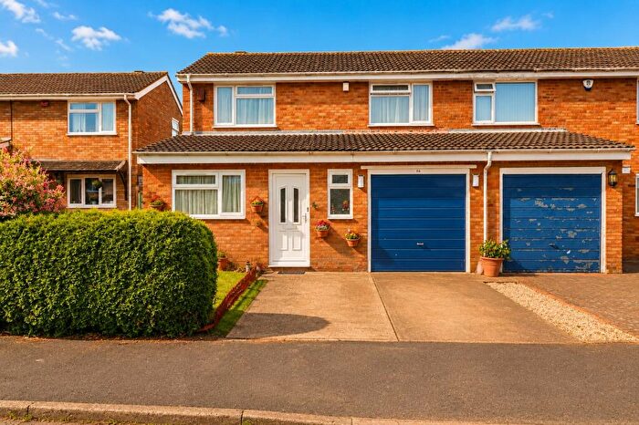 3 Bedroom Semi-Detached House For Sale In Ventnor Gardens, Luton, Bedfordshire, LU3