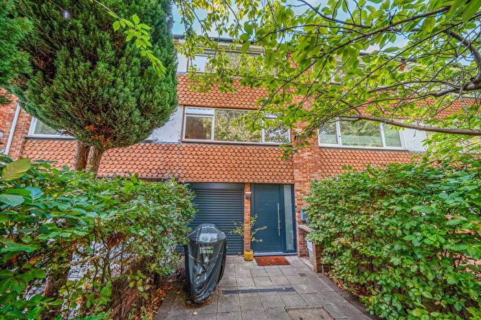 3 Bedroom Detached House For Sale In Leyland Road, Lee, SE12