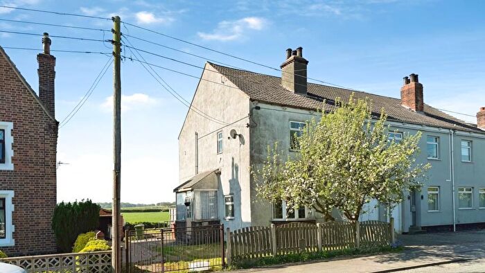 3 Bedroom End Of Terrace House For Sale In Wakefield Road, Streethouse, Pontefract, WF7