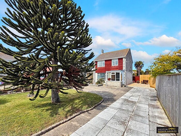 3 Bedroom Detached House For Sale In Warren Close, Lanehouse, Weymouth, DT4