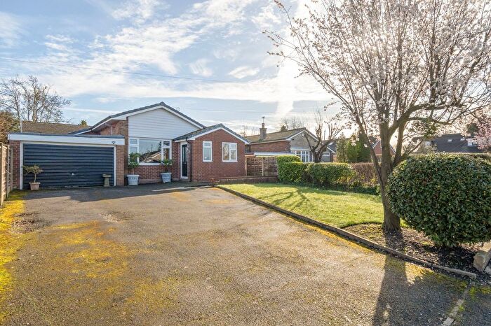 3 Bedroom Detached Bungalow For Sale In Mountbatten Close, Bury, BL9