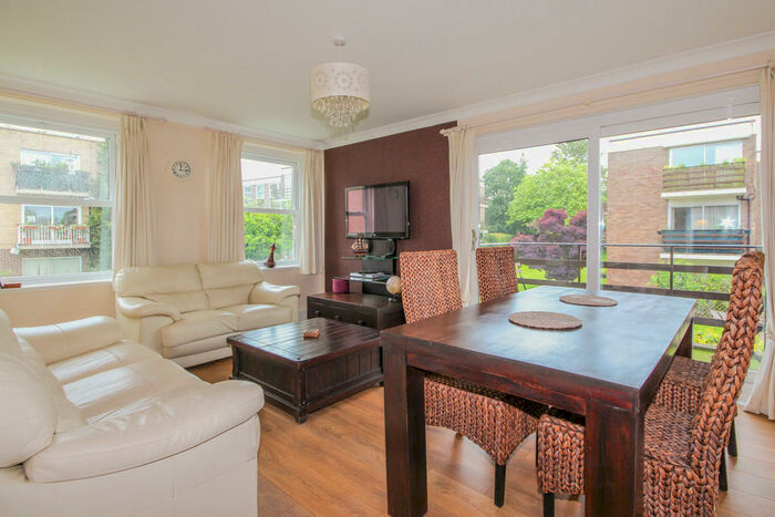 2 Bedroom Apartment To Rent In Park Close, North Oxford, OX2