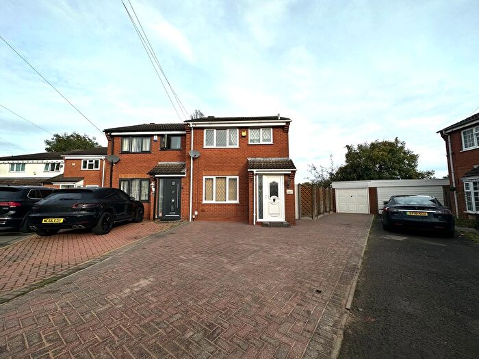 3 Bedroom Semi Detached House To Rent In Fellbrook Close, Birmingham, B33