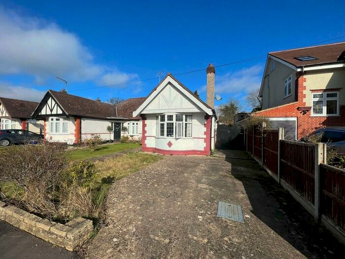 4 Bedroom Semi-Detached Bungalow To Rent In Elmroyd Avenue, Potters Bar, EN6