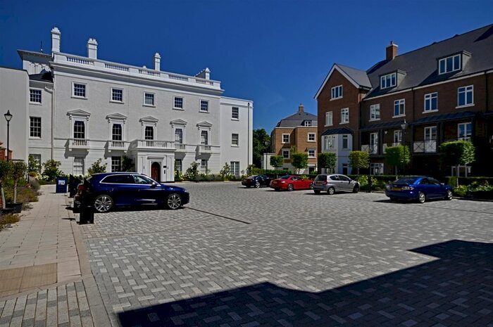 3 Bedroom Flat To Rent In Egerton Drive, Isleworth, TW7