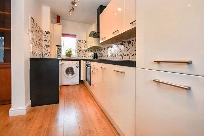 1 Bedroom Bungalow For Sale In Hirst Road, Wakefield, West Yorkshire, WF2