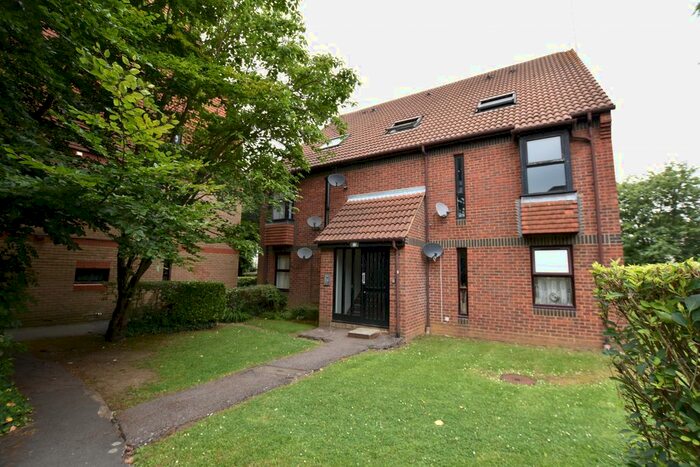 1 Bedroom Flat To Rent In Alexander Close, New Barnet, Barnet EN4