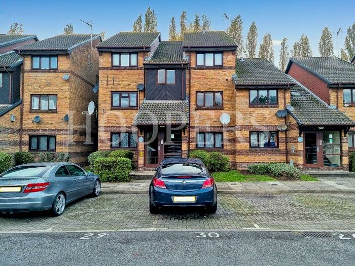 1 Bedroom Flat For Sale In Harp Island Close, London, NW10