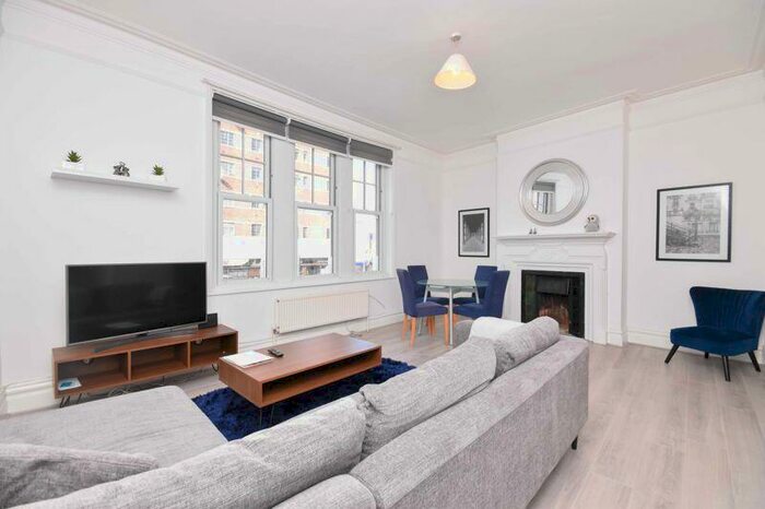 3 Bedroom Flat To Rent In , Balham Hill, London, SW12