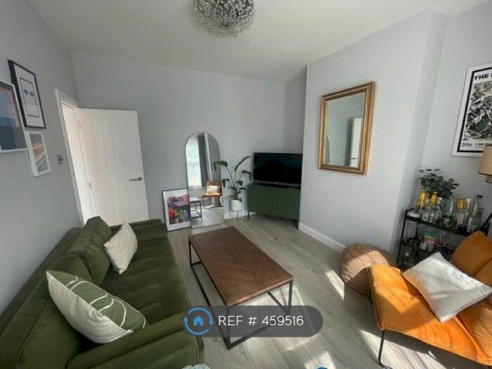 2 Bedroom Flat To Rent In Fountain Road, London, SW17