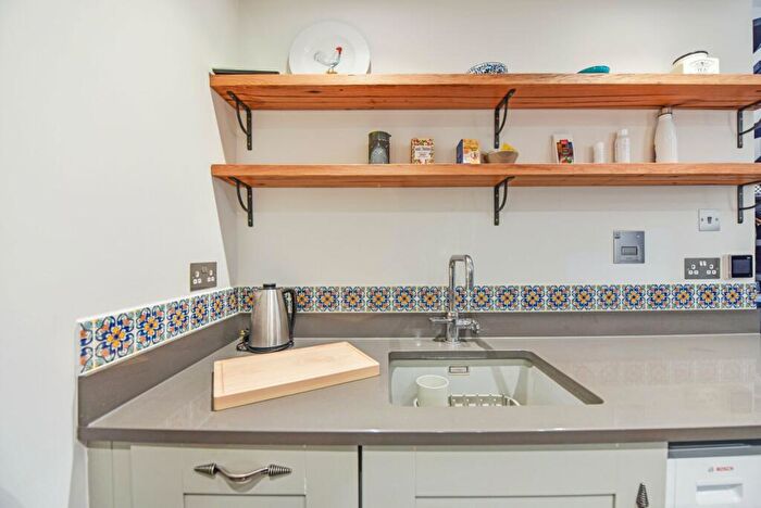 1 Bedroom Detached House For Sale In Chapel Street, Petersfield, Hampshire, GU32