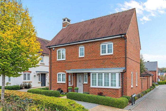 3 Bedroom Detached House For Sale In Calvert Link, Faygate, RH12