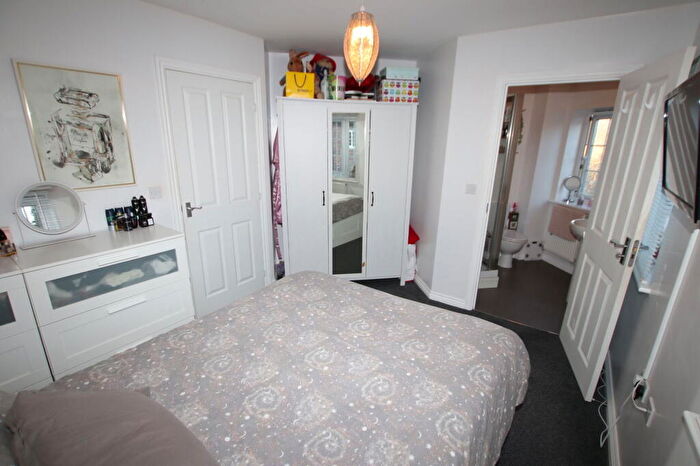 3 Bedroom Semi-Detached House For Sale In Windmill Close, Barnsley, S70