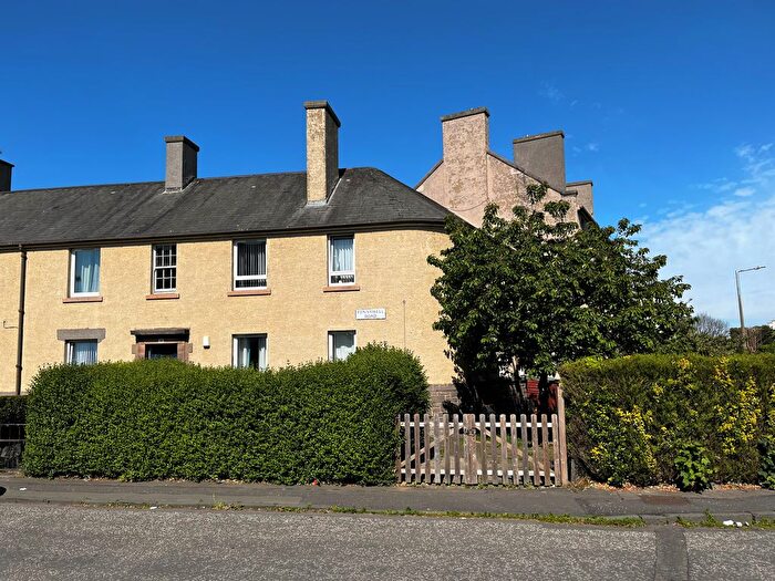 3 Bedroom Flat To Rent In Pennywell Road, Edinburgh, EH4