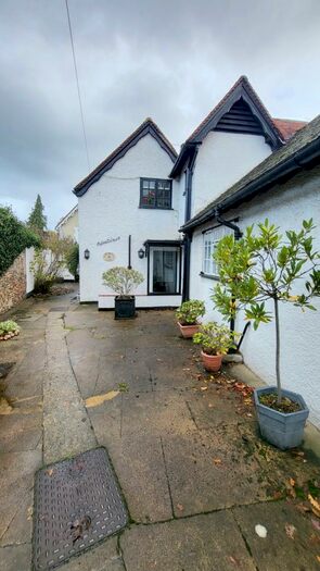 2 Bedroom Detached House To Rent In Cookham, SL6