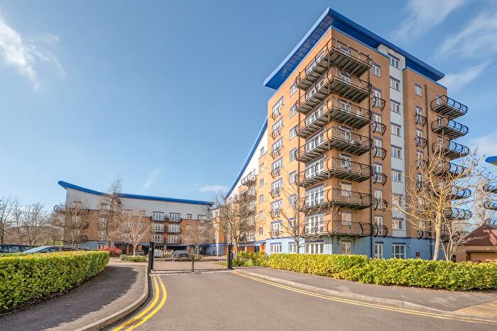 2 Bedroom Flat To Rent In Luscinia View, Reading, RG1