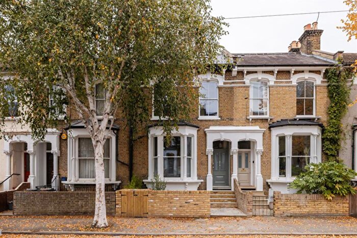 2 Bedroom Apartment For Sale In Hackney, London, N16