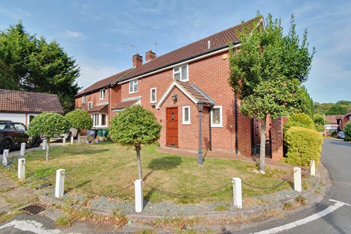 4 Bedroom Detached House To Rent In Avalon Close, Watford, Hertfordshire, WD25