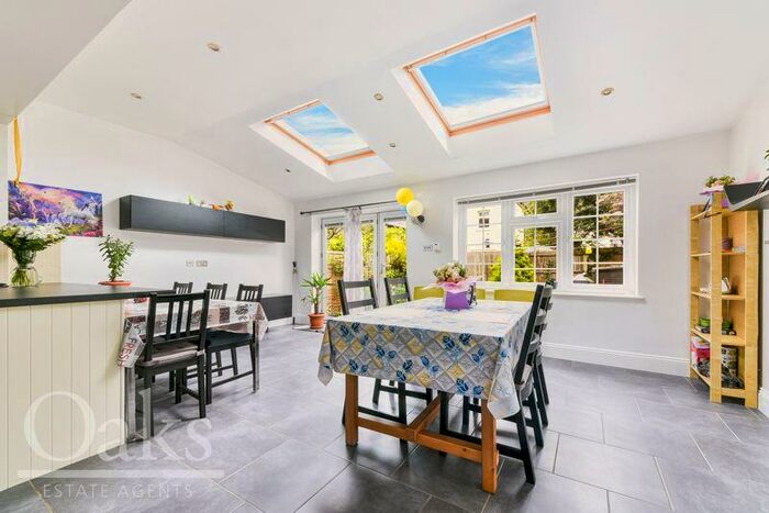 4 Bedroom Semi-Detached House To Rent In Bisenden Road, Croydon, CR0