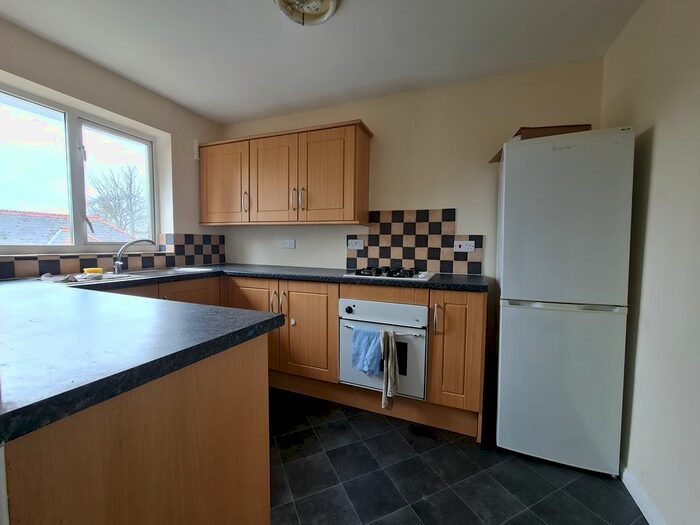 2 Bedroom Maisonette To Rent In Canterbury Close, Luton, LU3