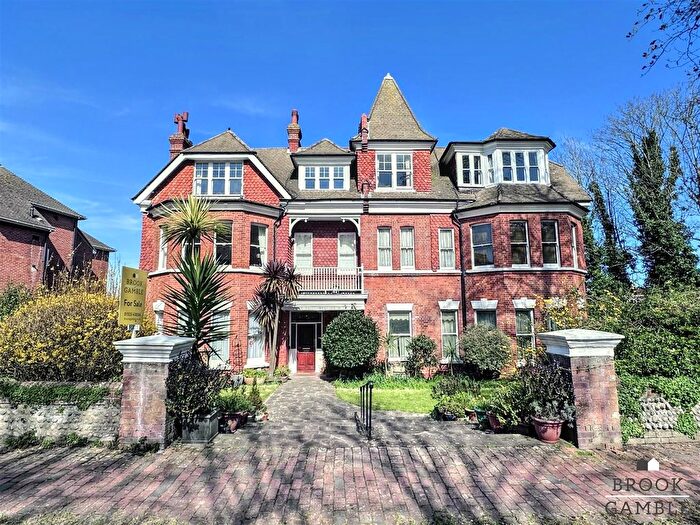 2 Bedroom Flat For Sale In Silverdale Road, Eastbourne, BN20