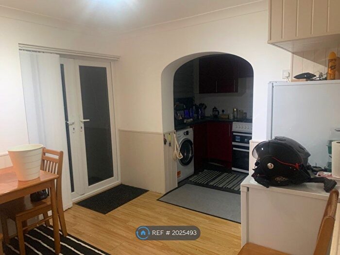 3 Bedroom End Of Terrace House To Rent In Green Lane, Rochester, ME3