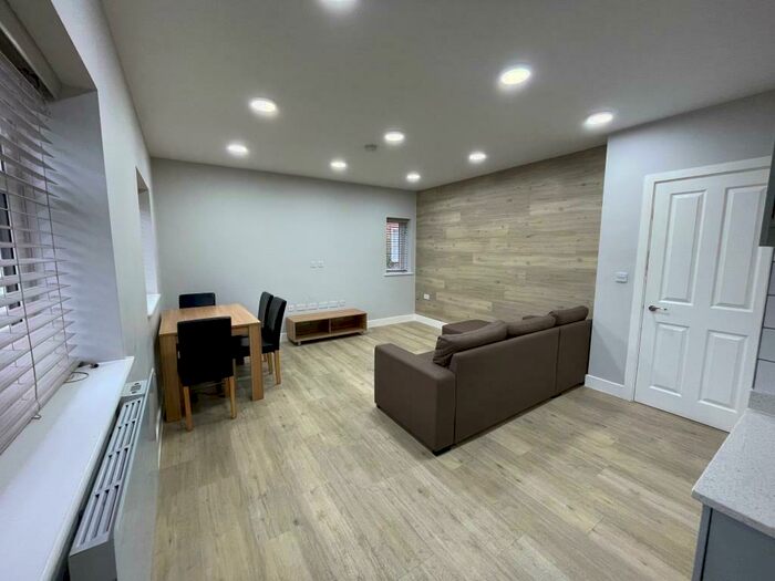 3 Bedroom Apartment To Rent In Rose Kiln Lane, Central Reading, RG1