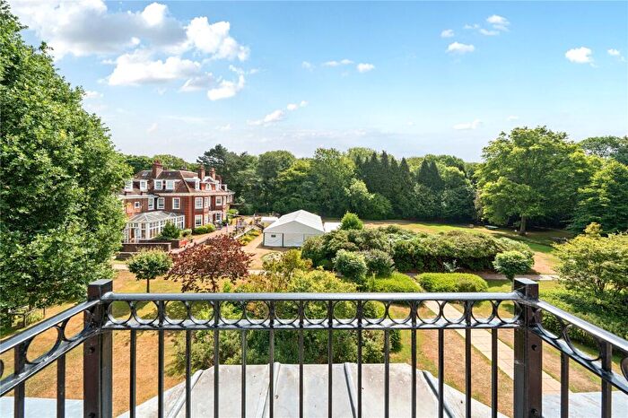 2 Bedroom Retirement Property For Sale In Ravens Court, Castle Village, Berkhamsted, Hertfordshire, HP4