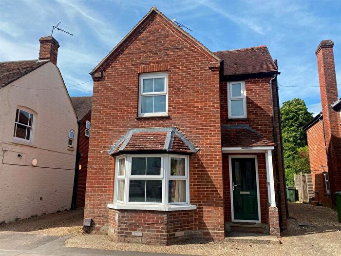 2 Bedroom Detached House For Sale In High Street, Stockbridge, SO20