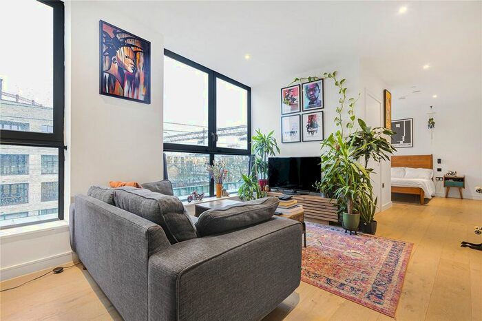 Studio To Rent In Cambridge Heath Road, Cambridge Heath, London, Flat, Cambridge, E2