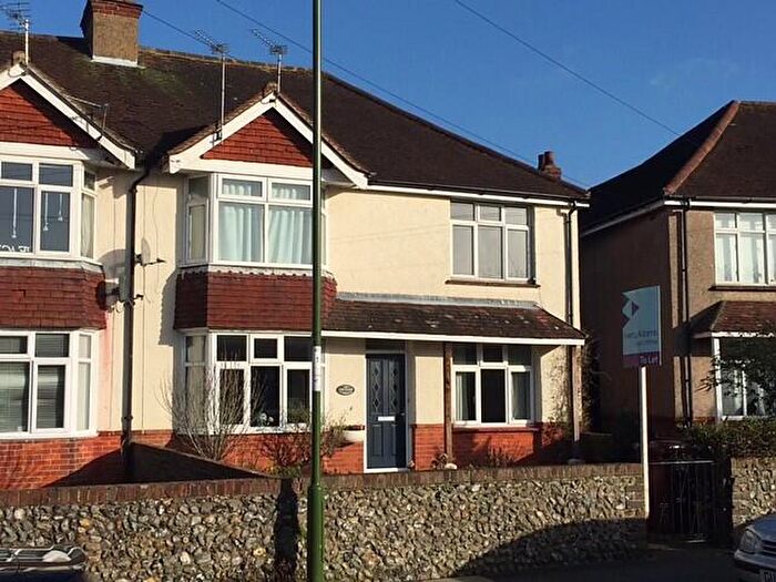 2 Bedroom Flat To Rent In Orchard Gardens, Chichester, PO19