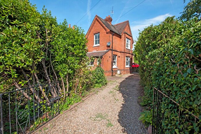 2 Bedroom Cottage To Rent In High Street Datchet, SL3