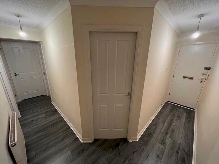 2 Bedroom Flat To Rent In Underwood Lane, Paisley, PA1