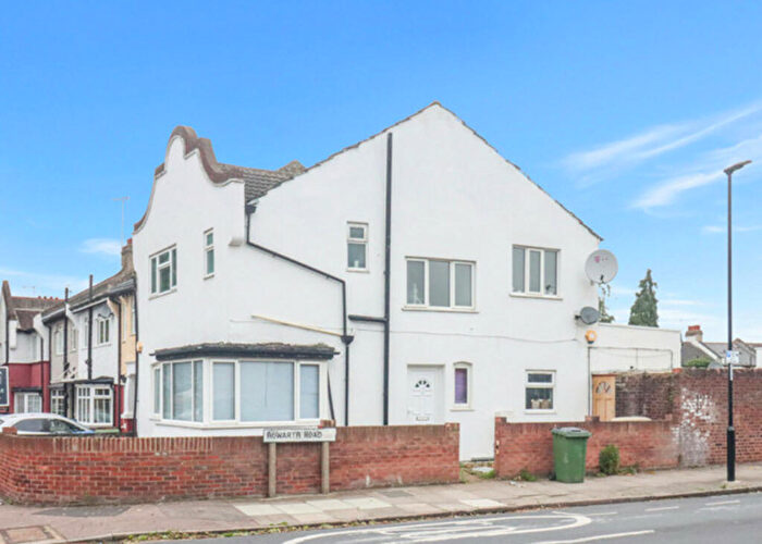 4 Bedroom End Of Terrace House To Rent In McLeod Road, Abbey Wood, SE2