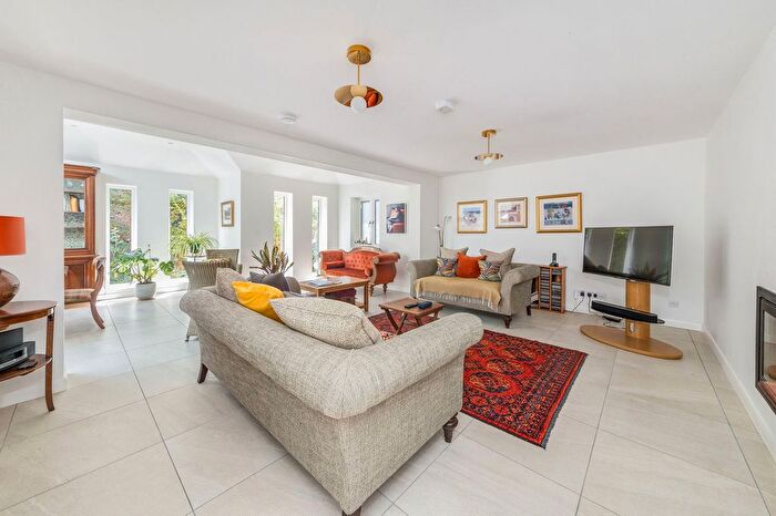 4 Bedroom Detached House For Sale In Roke, Wallingford, OX10