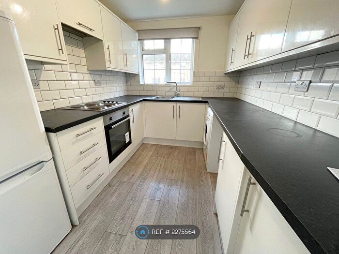 2 Bedroom Flat To Rent In Swallow Close, Staines-Upon-Thames, TW18