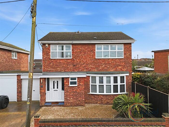 3 Bedroom Detached House For Sale In Baardwyk Avenue, Canvey Island, SS8