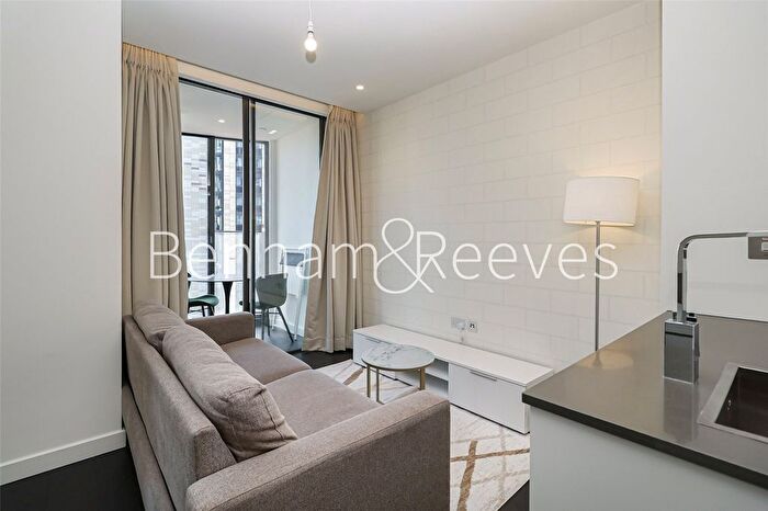 Studio To Rent In Bondway, London, SW8