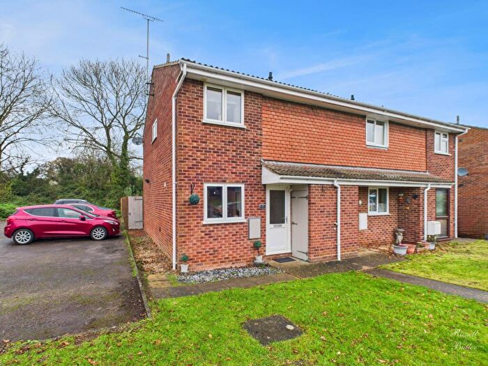 3 Bedroom End Of Terrace House For Sale In Meadway, Buckingham, MK18