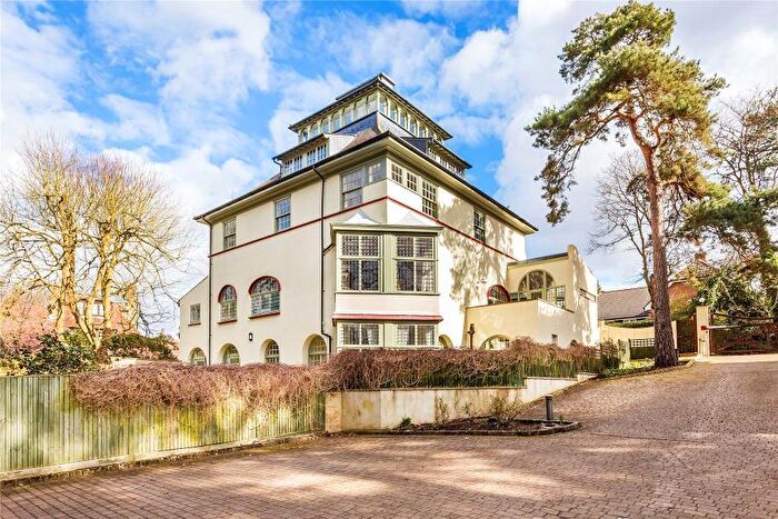 2 Bedroom Flat To Rent In Woking, Surrey, GU22