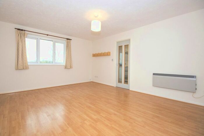 2 Bedroom Flat To Rent In Cullerne Close, Abingdon, OX14