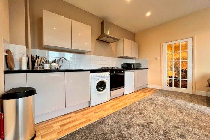 1 Bedroom Flat To Rent In Elm Road, Beckenham, BR3