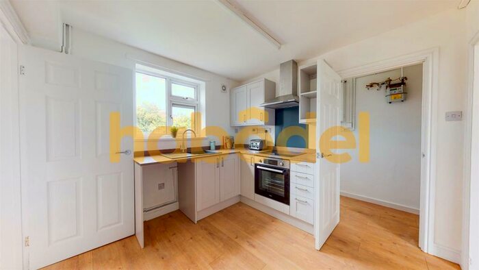 3 Bedroom Semi-Detached House To Rent In Warren Close, Doncaster, DN2